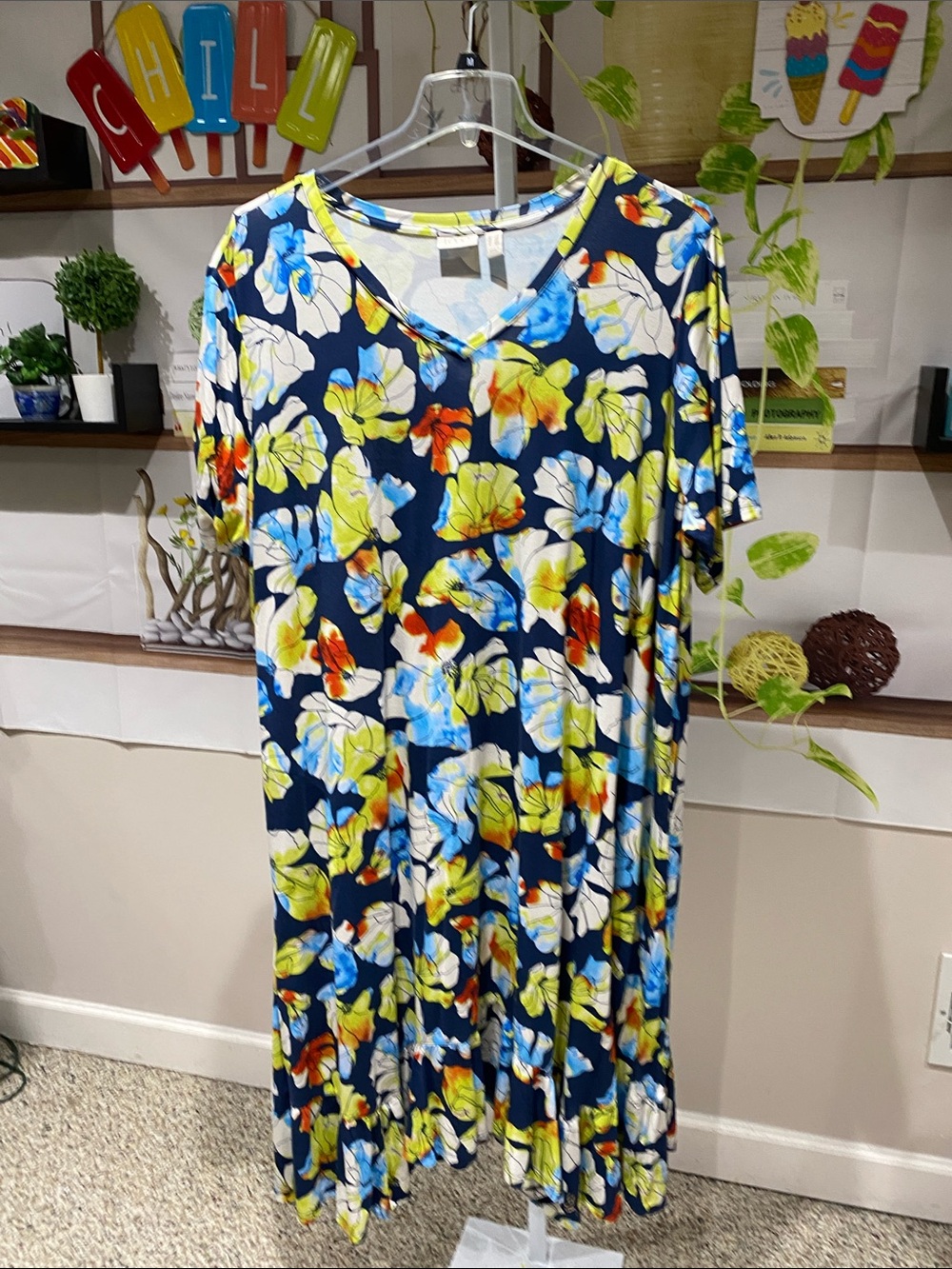 LOGO by Lori Goldstein Navy Floral V-Neck Midi Dress 3X. Ptp is 28